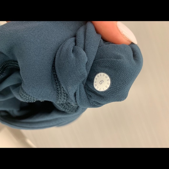 Lululemon crops - Picture 4 of 4